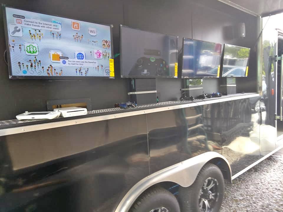 Mobile gaming trailer features